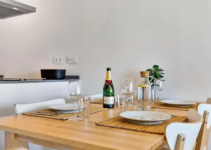 Fantastic Two Bedroom Apartment. Appartement *