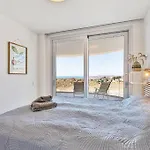 Fantastic Two Bedroom Apartment. Appartement *