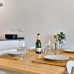 Fantastic Two Bedroom Apartment. Appartement *